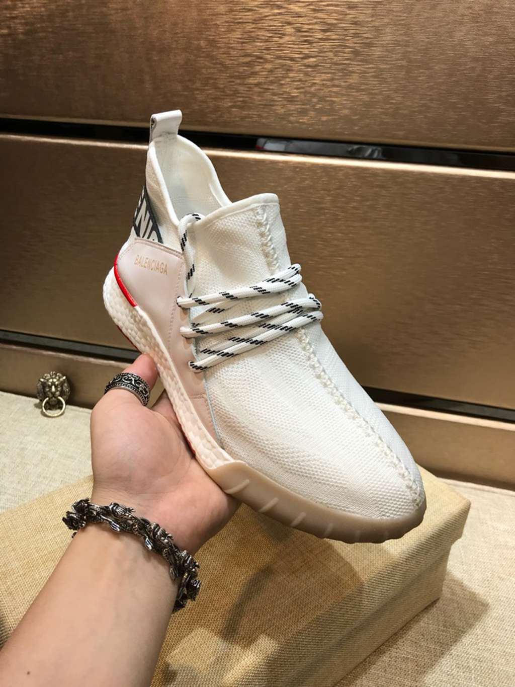 BLG  sneaker